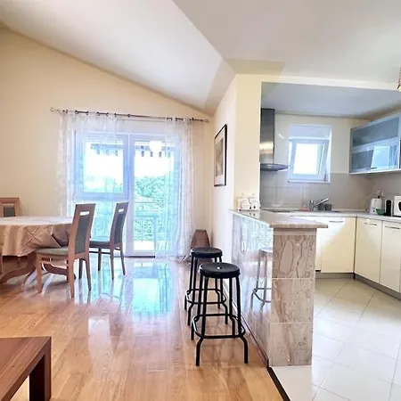 Spacious Apt In Tisno Near Garden Resort - 4 Min Exterior photo