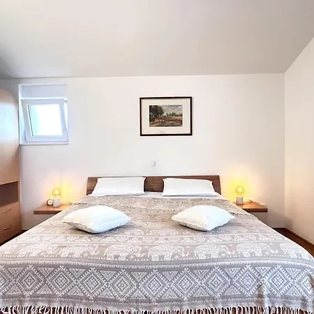 Spacious Apt In Tisno Near Garden Resort - 4 Min Exterior photo