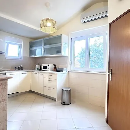 Spacious Apt In Tisno Near Garden Resort - 4 Min Room photo