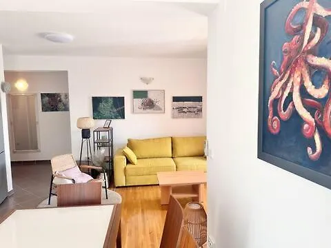 Spacious Apt In Tisno Near Garden Resort - 4 Min