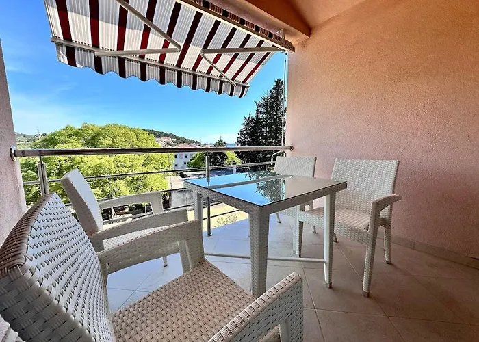 Spacious Apt In Tisno Near Garden Resort - 4 Min