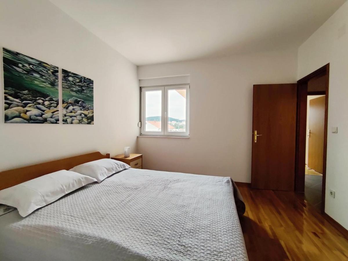Spacious In Near Garden - 4 Min * Tisno