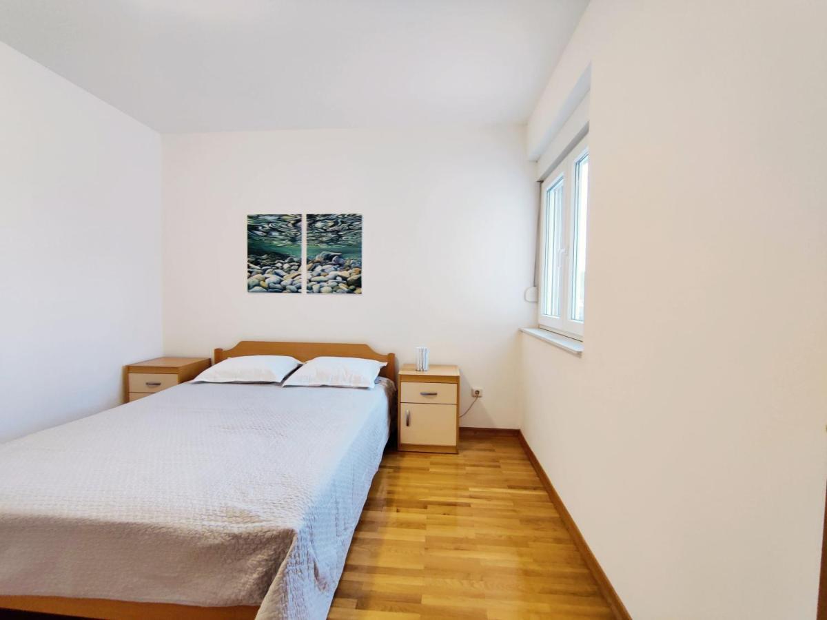 Spacious In Near Garden - 4 Min Apartment *