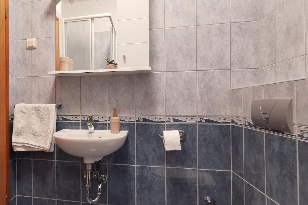 Spacious In Near Garden - 4 Min Apartment