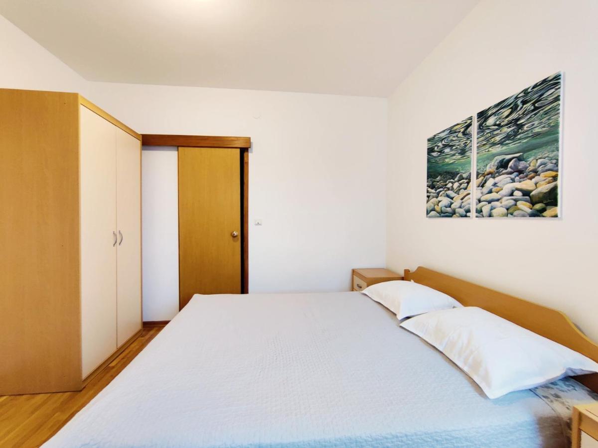 Spacious In Near Garden - 4 Min Apartment