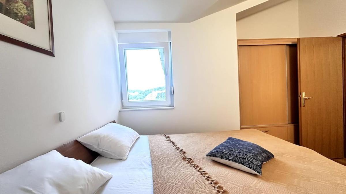 Spacious In Near Garden - 4 Min * Tisno