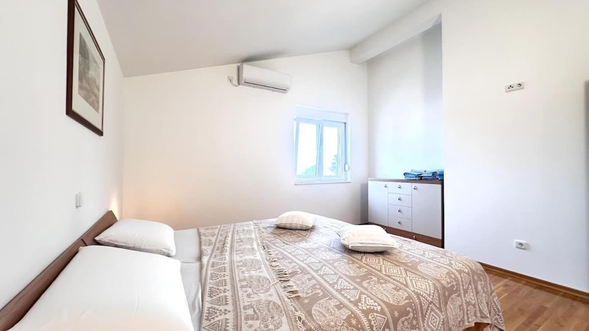 Spacious In Near Garden - 4 Min