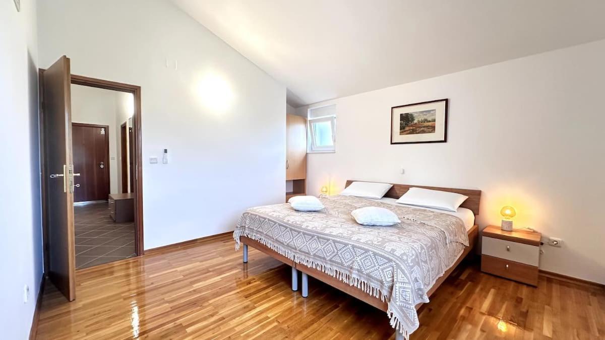 Apartment Spacious In Near Garden - 4 Min
