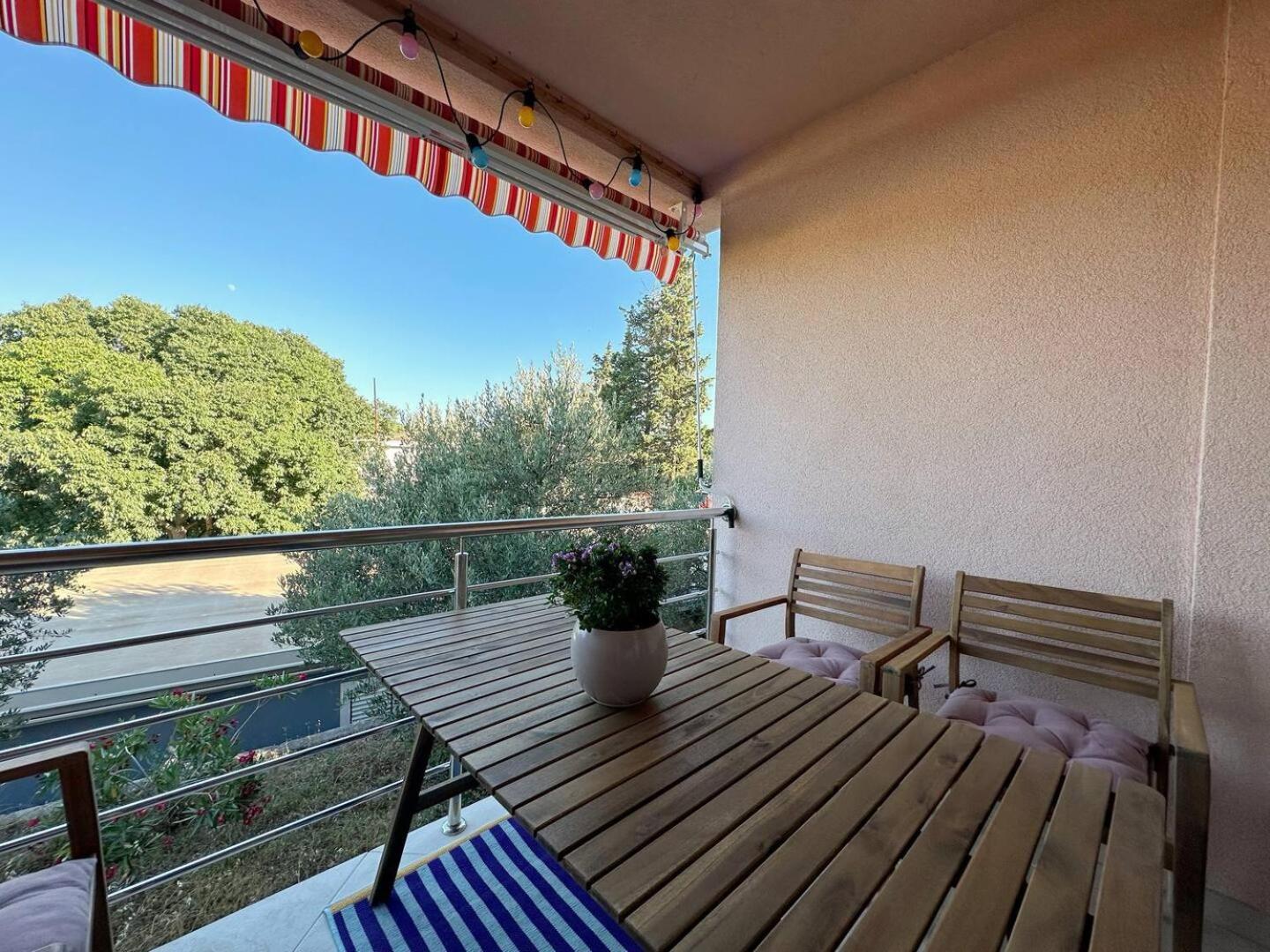 Spacious In Near Garden - 4 Min Apartment Tisno